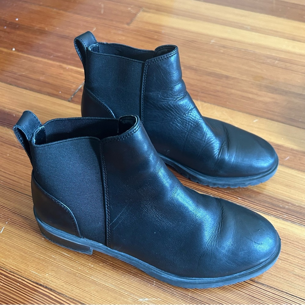 Black Steve Madden Chelsea Boots